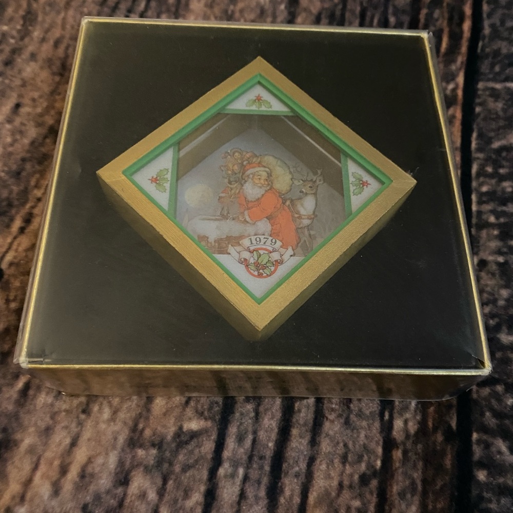VINTAGE 1979 HALLMARK TREE TRIMMER ORNAMENT CHRISTMAS EVE SURPRISE SANTA CHIMNEY